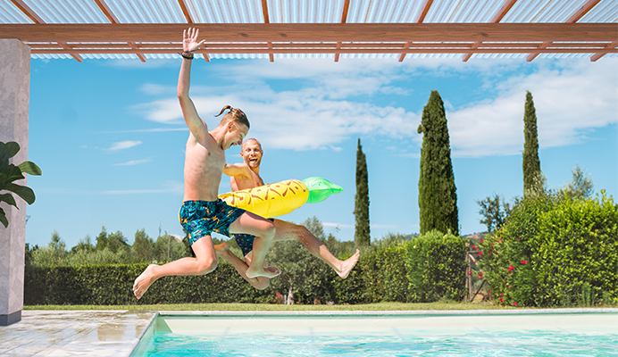 Cubiertas de policarbonato para piscinas: disfruta de comodidad y seguridad